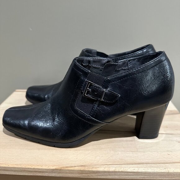 Women's Aerosoles A2 Harmonize Black Faux Vegan leather Ankle Boots, Size 8 - Picture 2 of 6